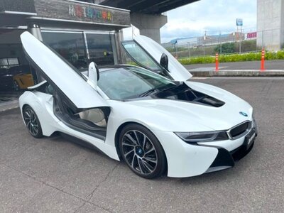 صورة 24 لـ 2015 BMW I8