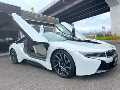 صورة 26 لـ 2015 BMW I8
