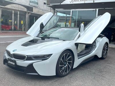 صورة 32 لـ 2015 BMW I8