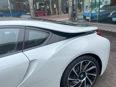 صورة 42 لـ 2015 BMW I8