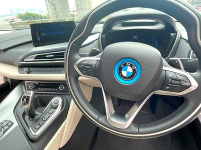 صورة 23 لـ 2015 BMW I8