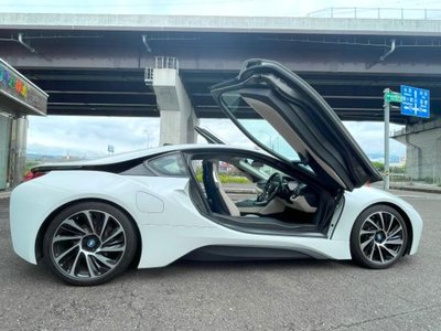 صورة 9 لـ 2015 BMW I8