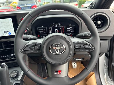 2025 Toyota GR YARIS — фото 12