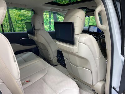2024 Toyota LAND CRUISER 300 photo 7
