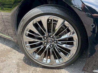 2021 Lexus LS thumbnail 17
