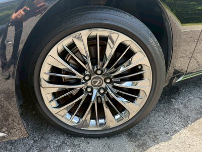 2021 Lexus LS photo 8