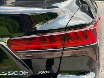 2021 Lexus LS thumbnail 23