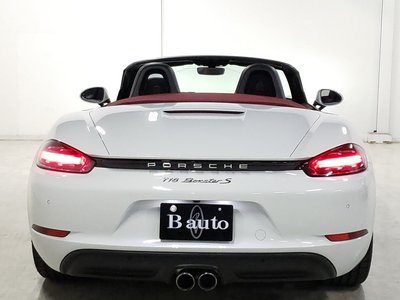 2017 Porsche 718 thumbnail 18