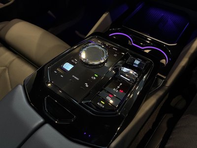 2025 BMW 5 SERIES thumbnail 22