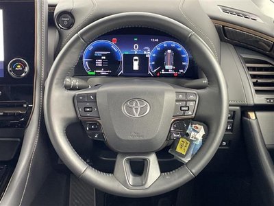 2025 Toyota ALPHARD — фото 6
