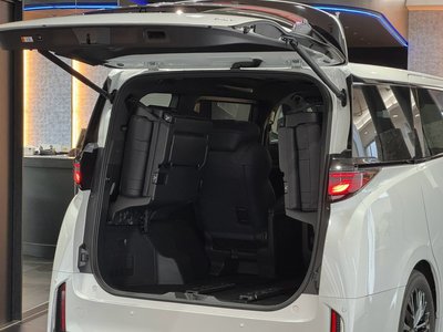 صورة 40 لـ 2025 Toyota VELLFIRE