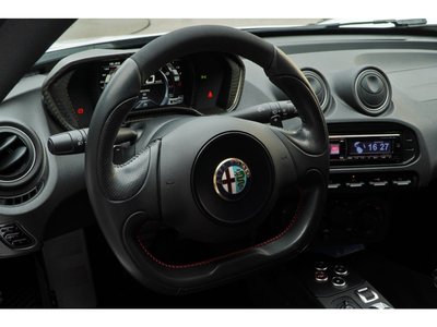 2015 ALFA Romeo 4C — фото 15