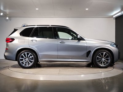 صورة 11 لـ 2025 BMW X5