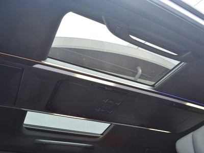 2025 Toyota ALPHARD — фото 4