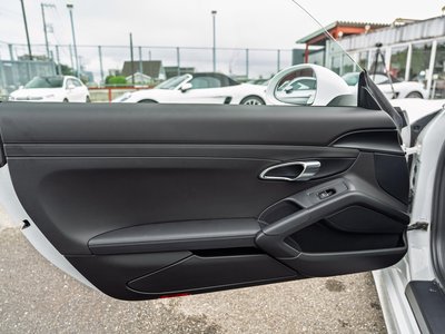 2014 Porsche CAYMAN thumbnail 25