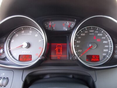 صورة 20 لـ 2008 AUDI R8