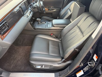 صورة مصغرة 21 لـ 2018 Toyota CENTURY
