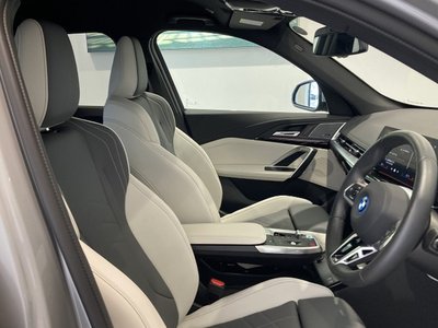 2026 BMW IX1 照片 13