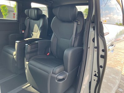 صورة 129 لـ 2026 Toyota ALPHARD