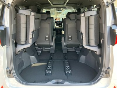 صورة 140 لـ 2026 Toyota ALPHARD
