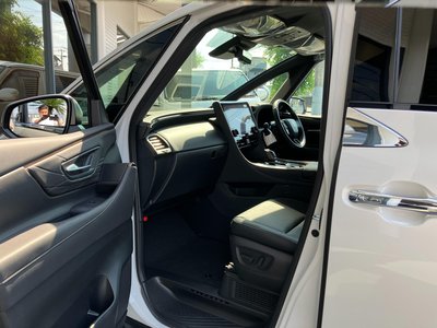 صورة 104 لـ 2026 Toyota ALPHARD