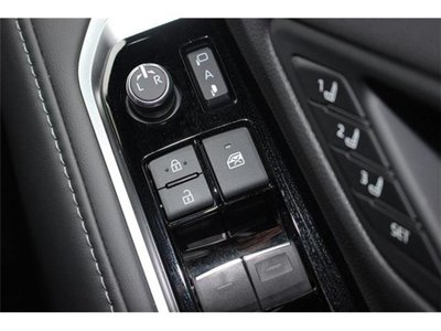 2024 Toyota LAND CRUISER 300 thumbnail 41