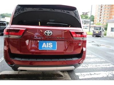 2024 Toyota LAND CRUISER 300 photo 13