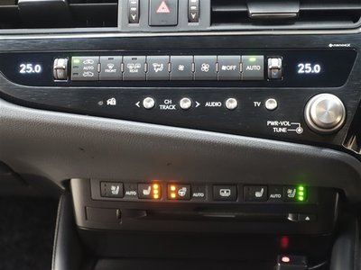 2022 Lexus ES photo 15