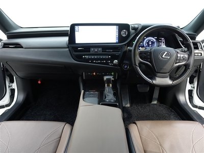 2022 Lexus ES photo 9