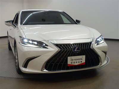 2022 Lexus ES thumbnail 32
