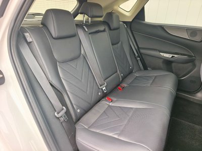 صورة 34 لـ 2023 Lexus NX