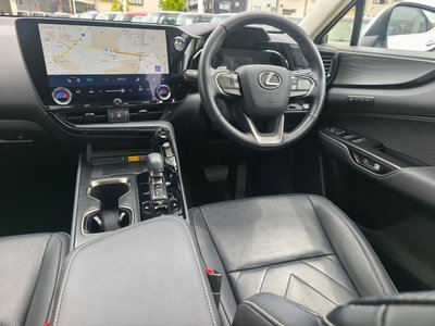 صورة 15 لـ 2023 Lexus NX