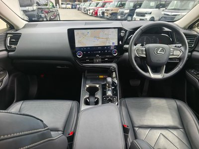 صورة 14 لـ 2023 Lexus NX