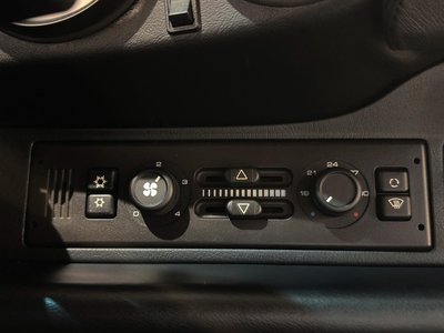 صورة مصغرة 33 لـ 1995 Porsche 911