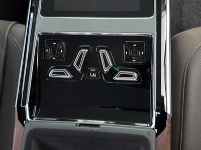 2025 AUDI A8 thumbnail 32