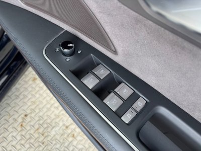 2025 AUDI A8 thumbnail 34