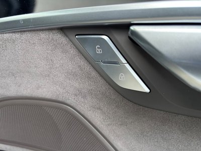 2025 AUDI A8 thumbnail 35