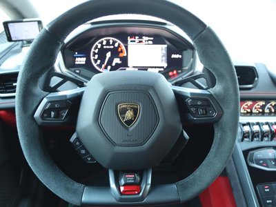 صورة 24 لـ 2015 Lamborghini HURACAN