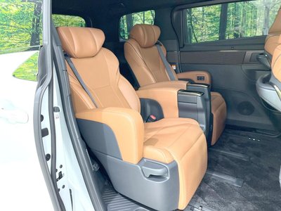 2025 Toyota VELLFIRE photo 10