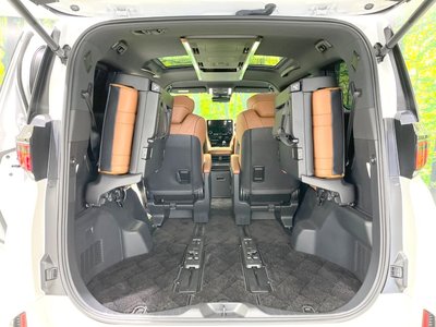 2025 Toyota VELLFIRE photo 12