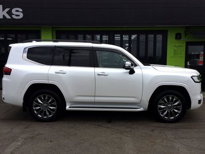 صورة 25 لـ 2023 Toyota LAND CRUISER 300
