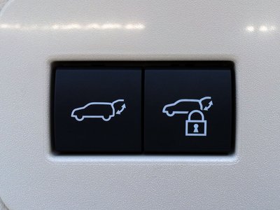 صورة 35 لـ 2023 Toyota LAND CRUISER 300