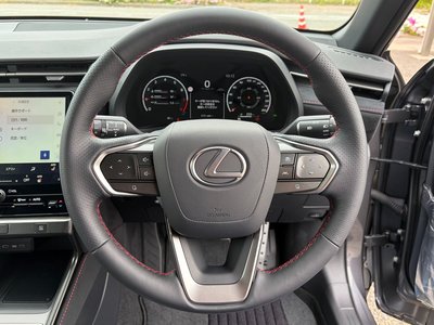 2025 Lexus LBX thumbnail 33