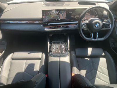 2025 BMW 5 SERIES TOURING 照片 12