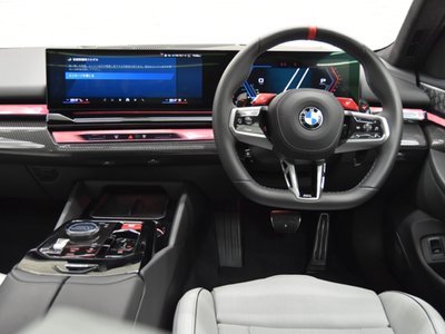 2025 BMW M5 TOURING 照片 12