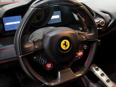 2016 Ferrari 488 GTB 照片 17