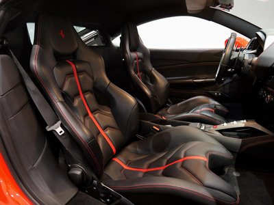 2016 Ferrari 488 GTB 照片 12