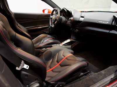 2016 Ferrari 488 GTB 照片 10