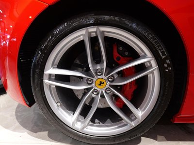 2016 Ferrari 488 GTB 照片 19