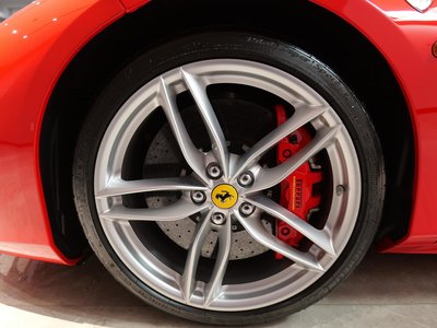 2016 Ferrari 488 GTB 照片 20